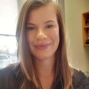 Meet your Posher, Caitlin